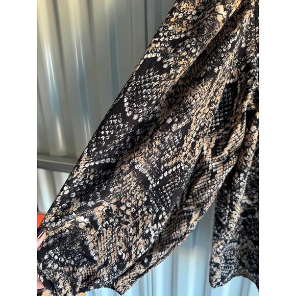3 for $9 Rachel Roy Baloon Sleeve Snake Print blouse M - Picture 6 of 6